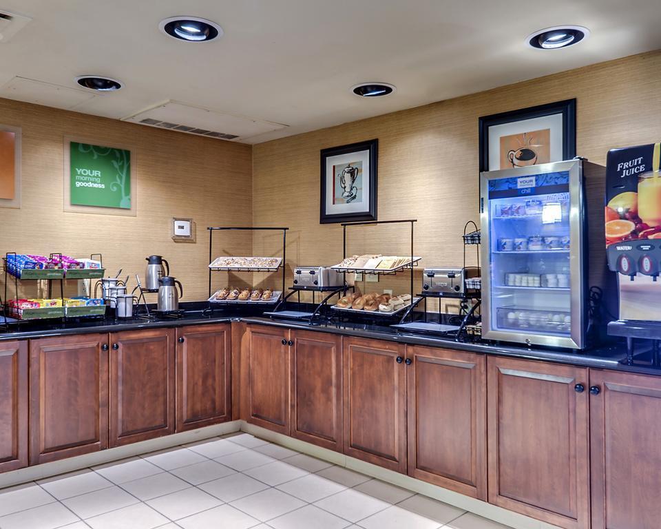 Comfort Inn & Suites York Buitenkant foto